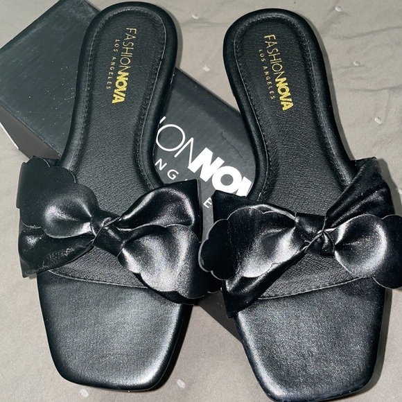 Fashion Nova Ruffled Up Slides Size 8 - Picture 7 of 10